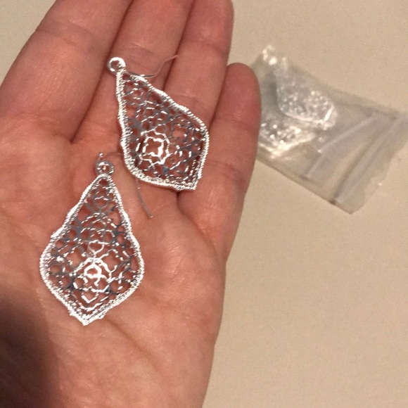 HP! NEW💙💎GORGEOUS FILIGREE EARRINGS💎💙BEAUTIFUL - Picture 3 of 8